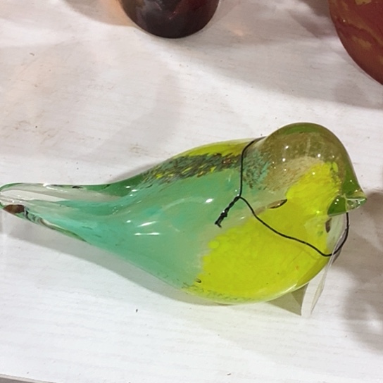 琉璃花瓶高7厘米宽12厘米