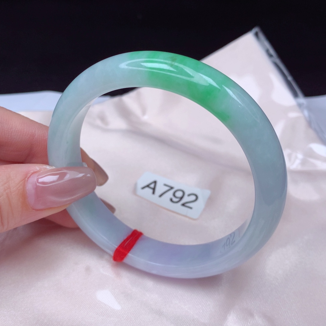 翡翠手镯未镶嵌手镯59