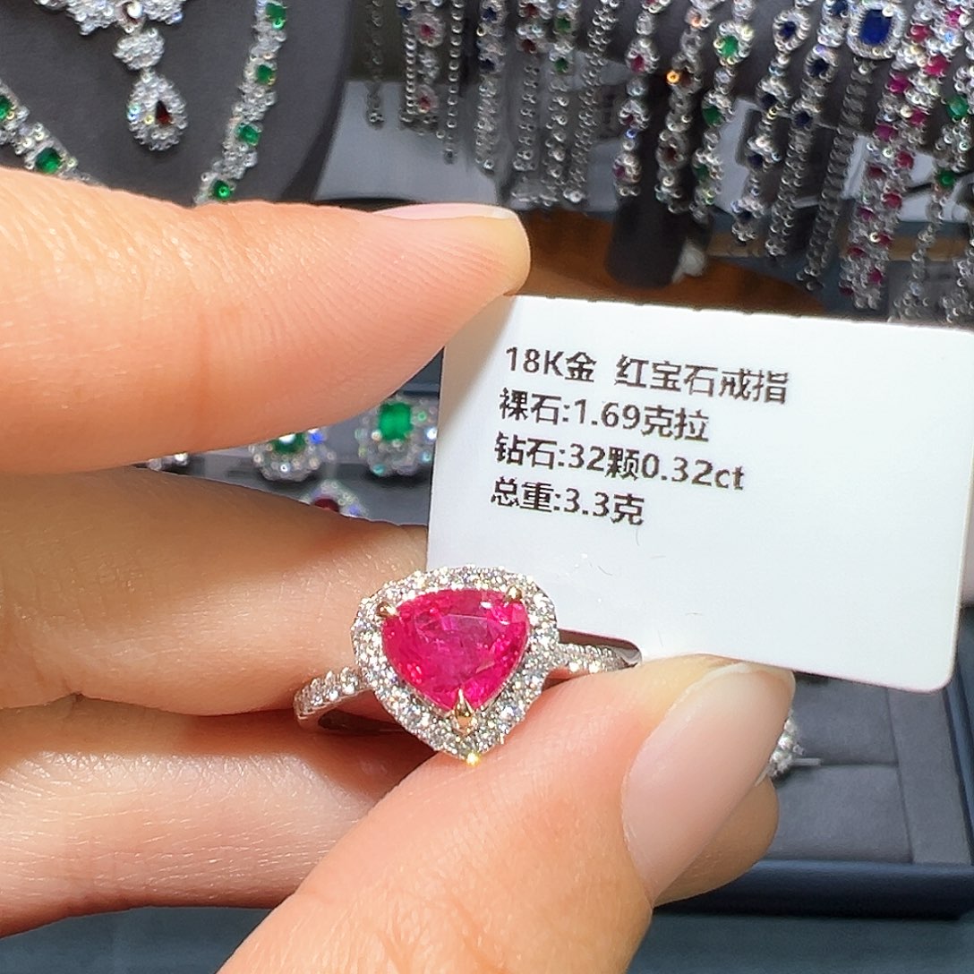 红宝石戒指18K金镶嵌