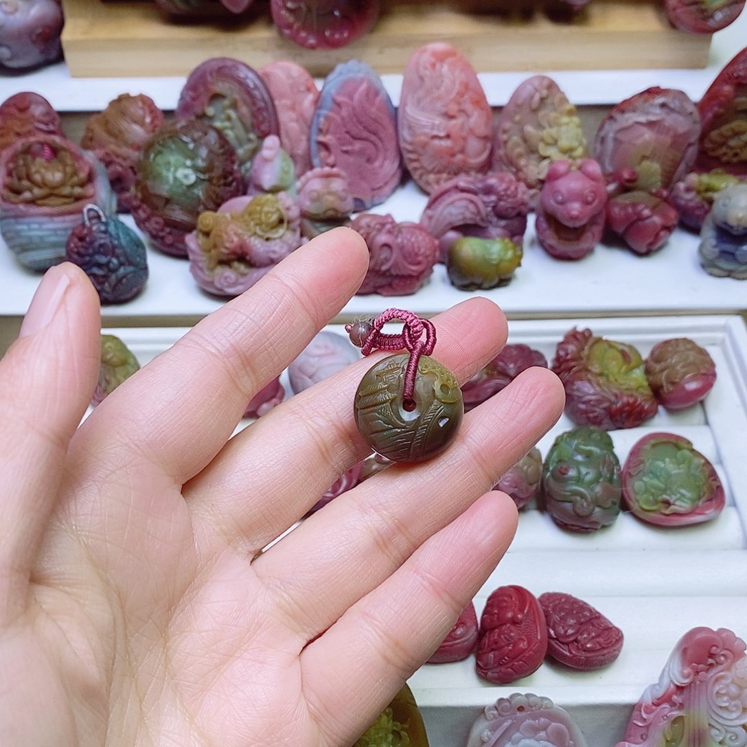 玛瑙/玉髓盐源玛瑙吊坠未镶嵌