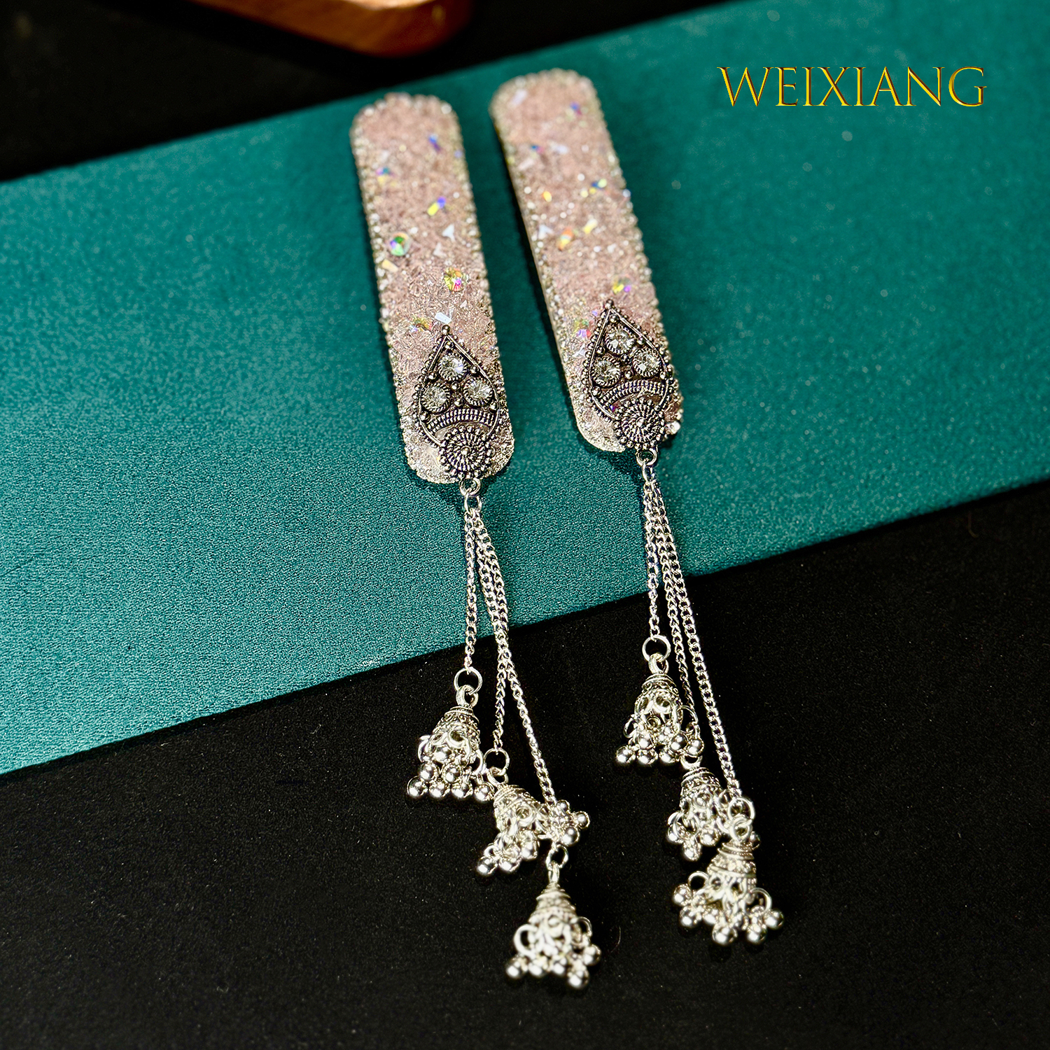 weixiang/薇香018浅粉色系蝴蝶结轻奢原创流苏铃铛重工纯手工发夹