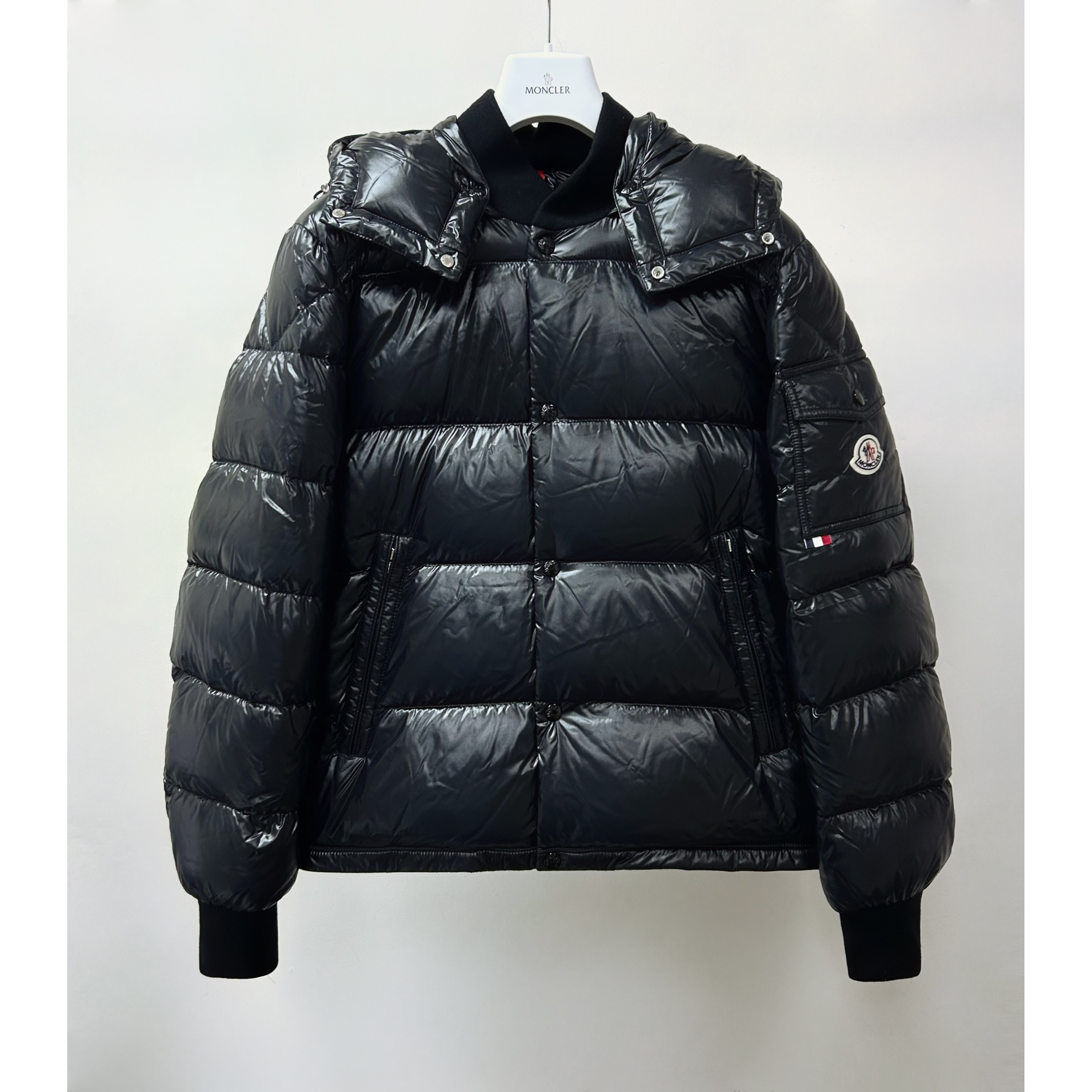 未使用 MONCLER MJ 秋冬MALJASSET黑面防寒戴帽羽绒服 1A00006