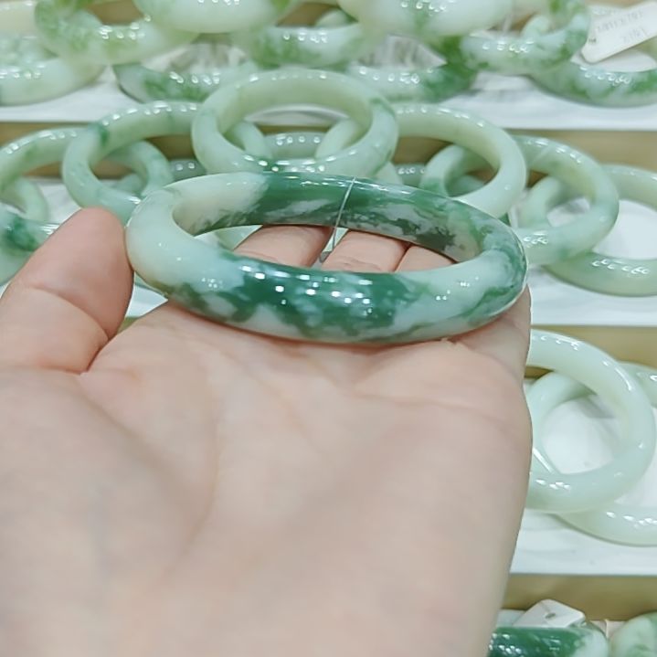 透闪石-蛇纹石玉未镶嵌手镯马****?