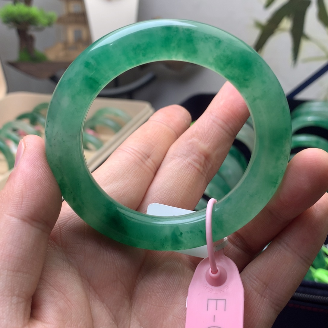 石英质玉手镯未镶嵌小*儿独龙玉