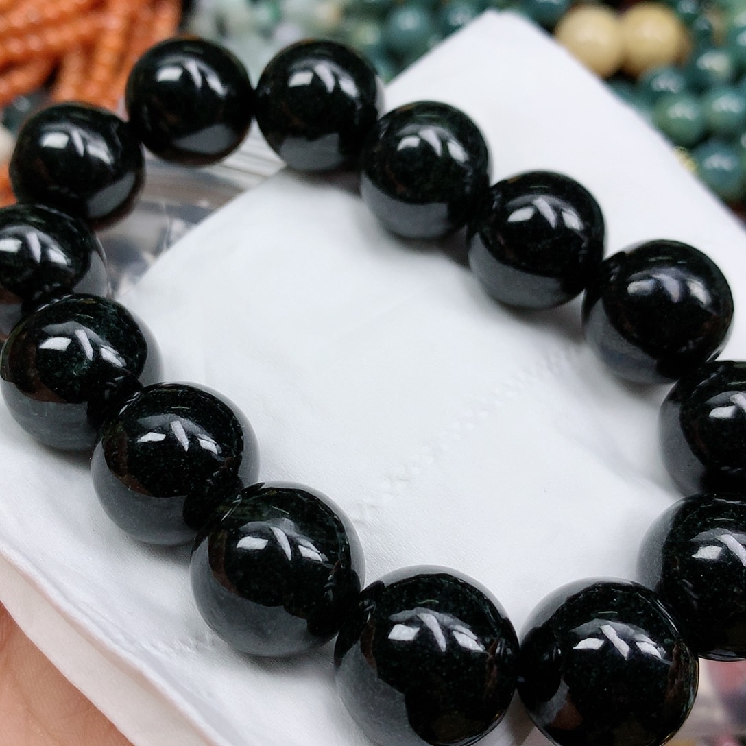 翡翠颈饰未镶嵌手串