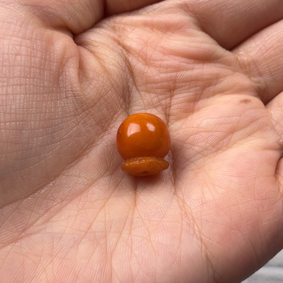山***由蜜蜡未镶嵌颈饰老蜜蜡
