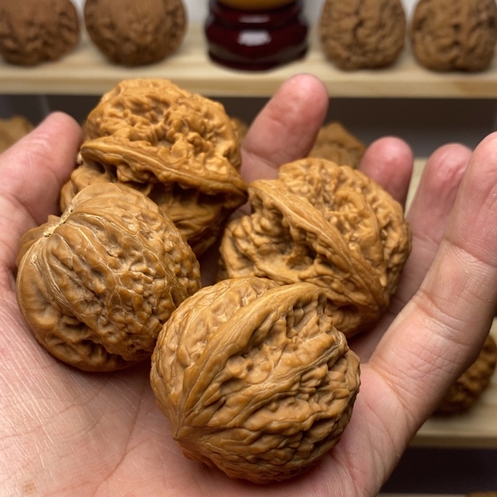 把件核桃世****得两对粗筋跟铁锤