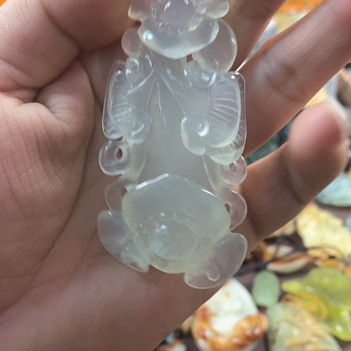 蛇纹石玉颈饰合金