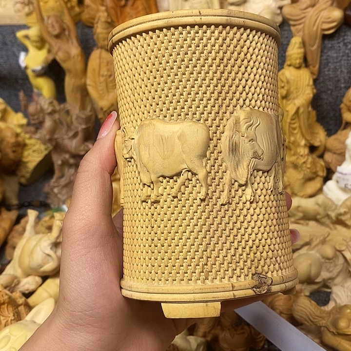 黄杨木黄杨木小叶瑕疵笔筒