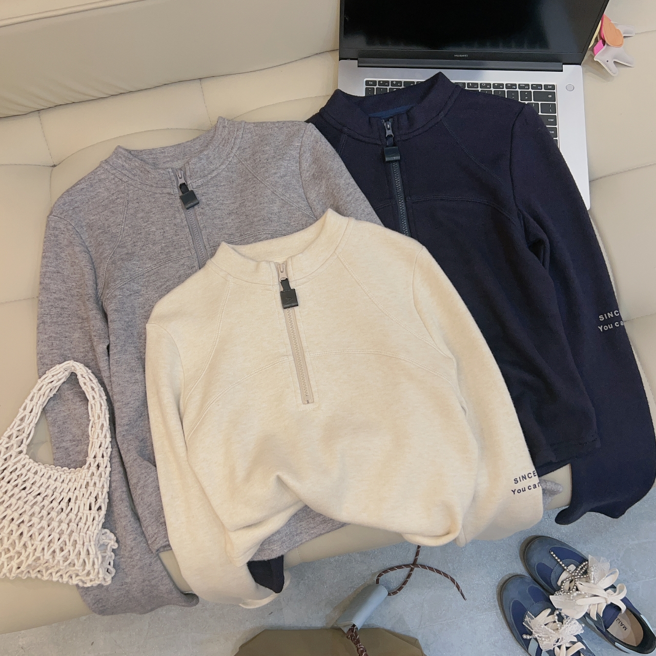 时尚冬季新款小立领半拉链字母袖修身保暖长袖T恤打底衫女