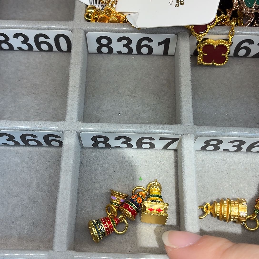 铜合金8367强保色发 4个壹笔壹吊坠