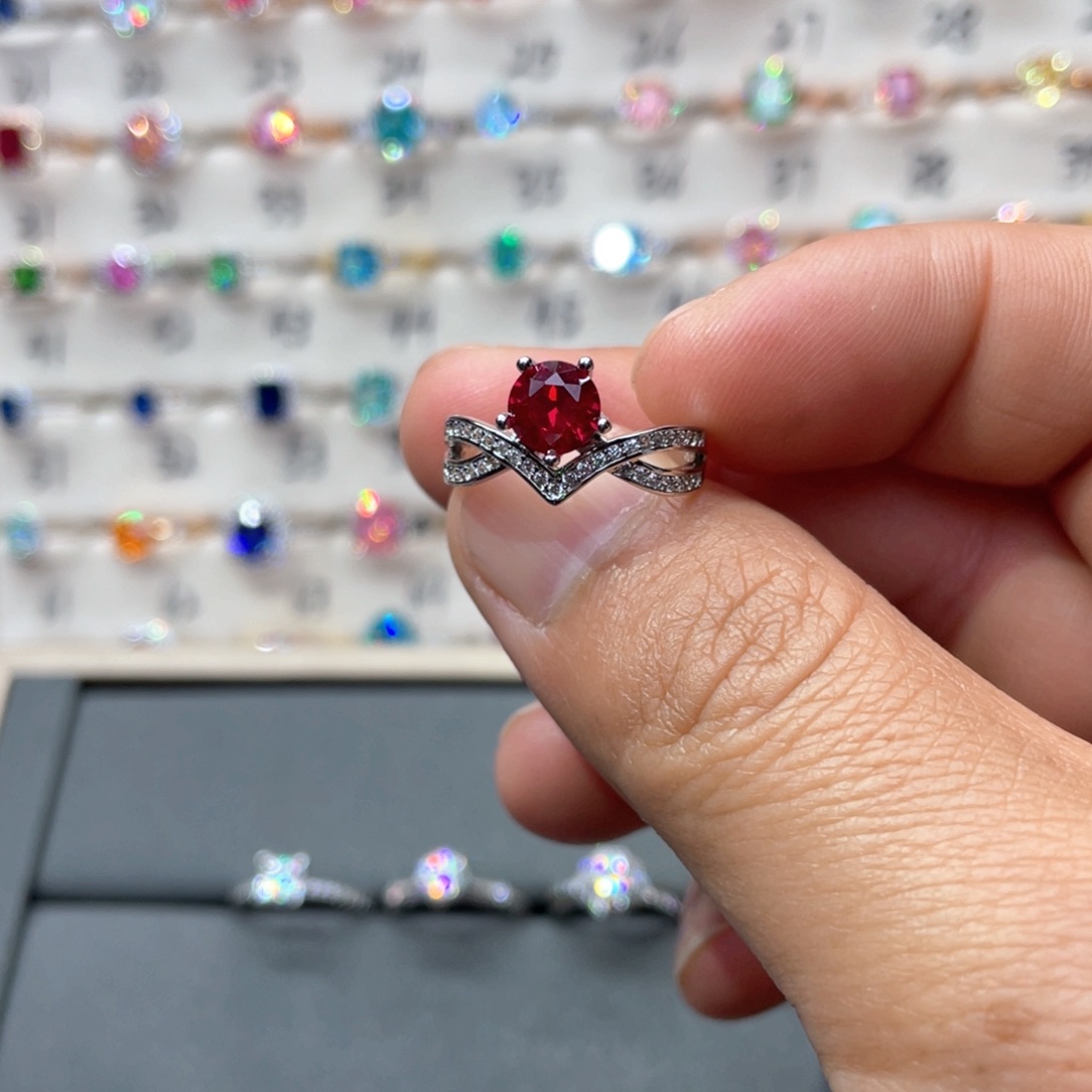 4蓝宝石（处理）17圈戒指