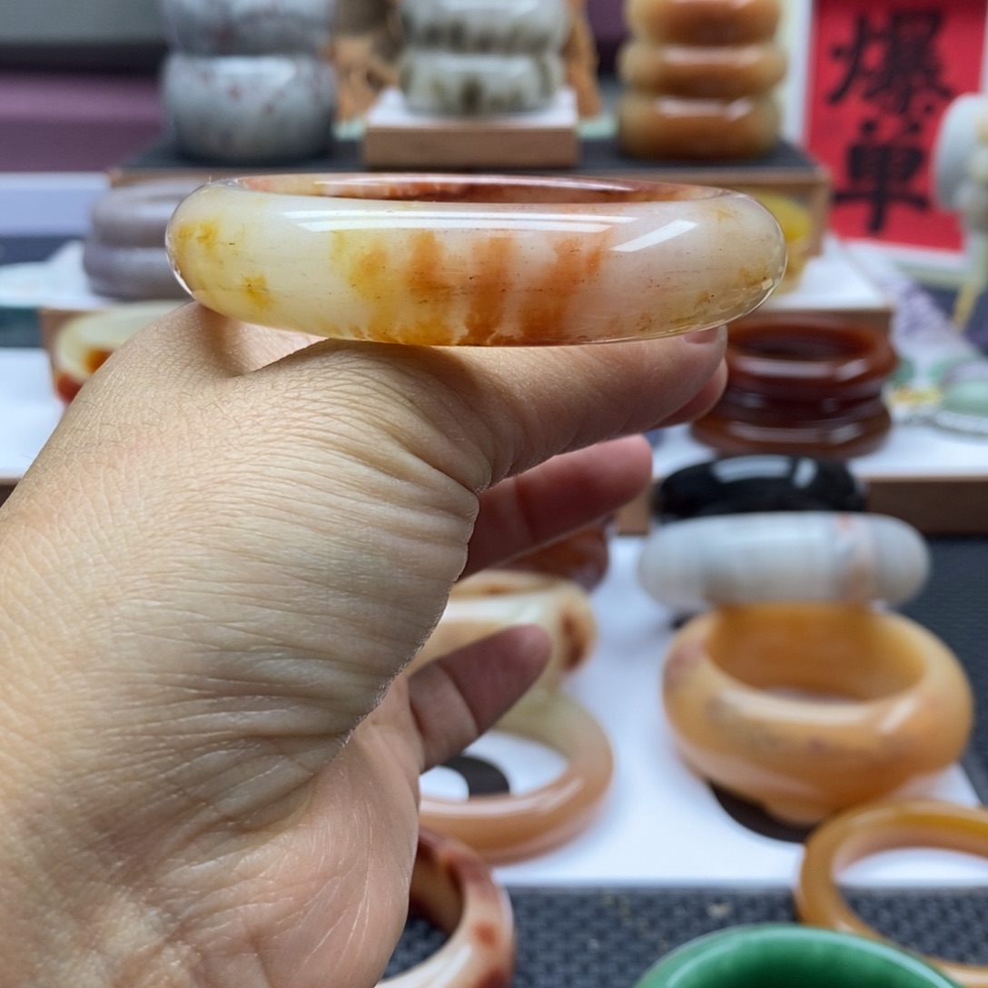 石英质玉手镯未镶嵌