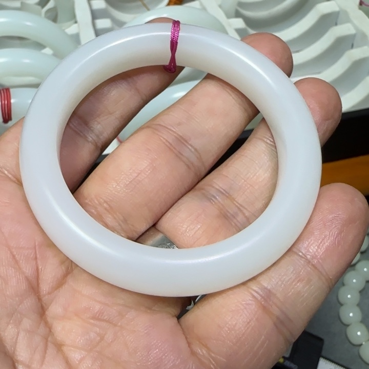 和田玉手镯未镶嵌阿*