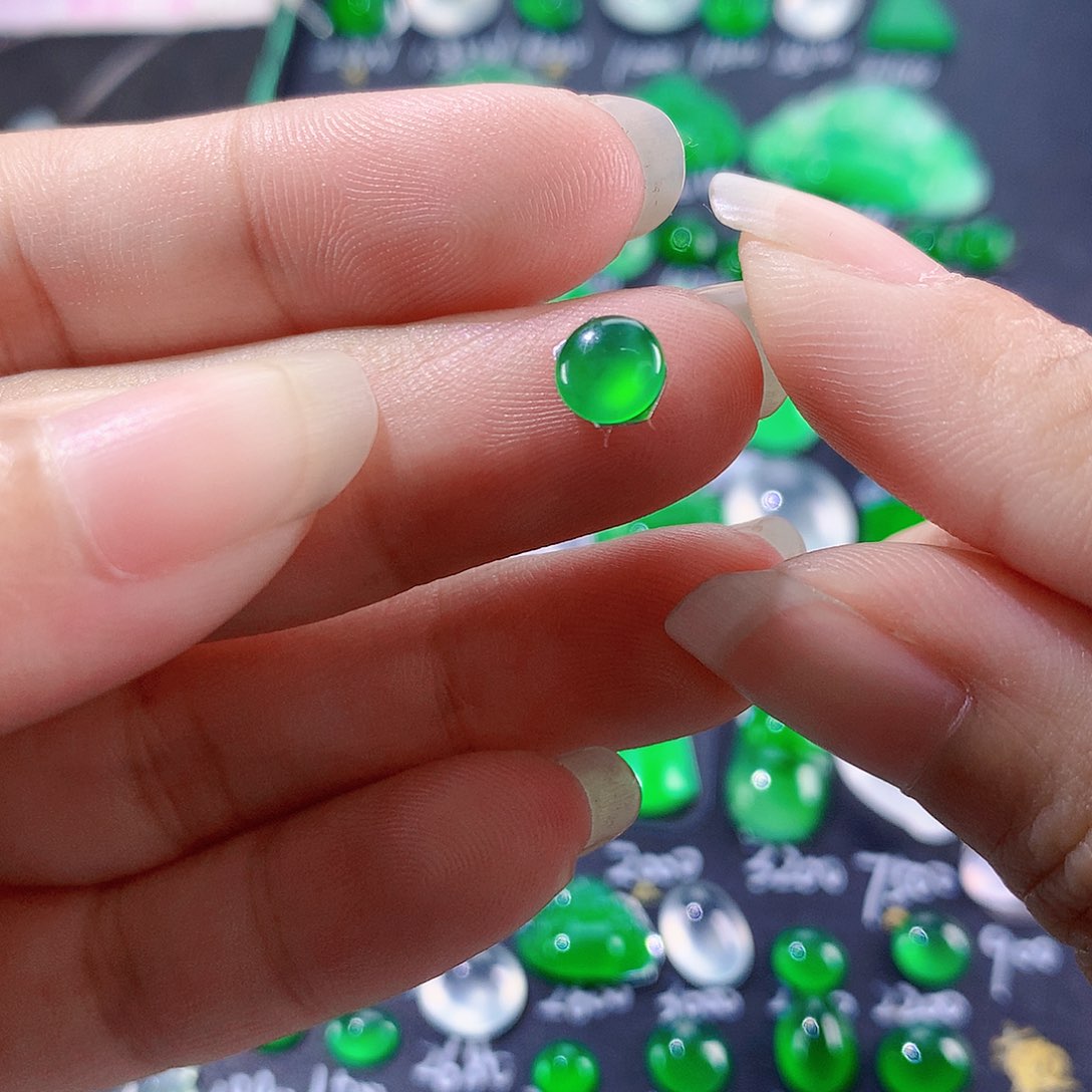 【闪购商品】翡翠颈饰未镶嵌绿蛋