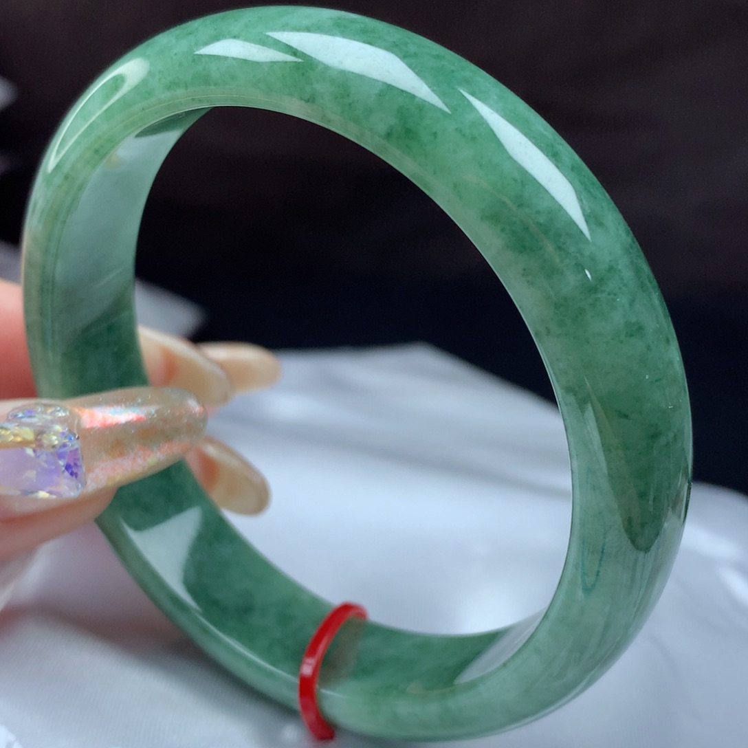 翡翠手镯未镶嵌70776；