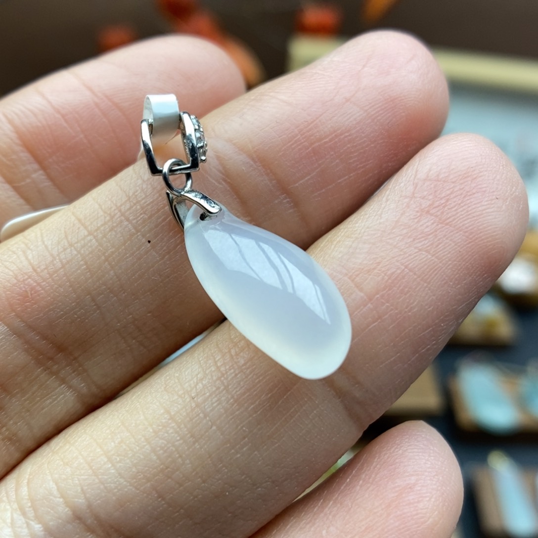 【闪购商品】颈饰银S925镶嵌翡翠51