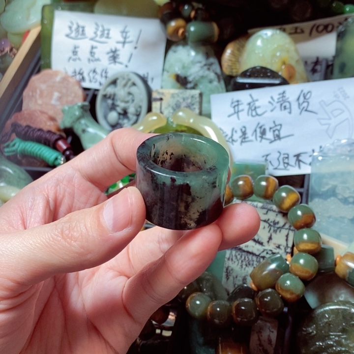 蛇纹石玉颈饰未镶嵌