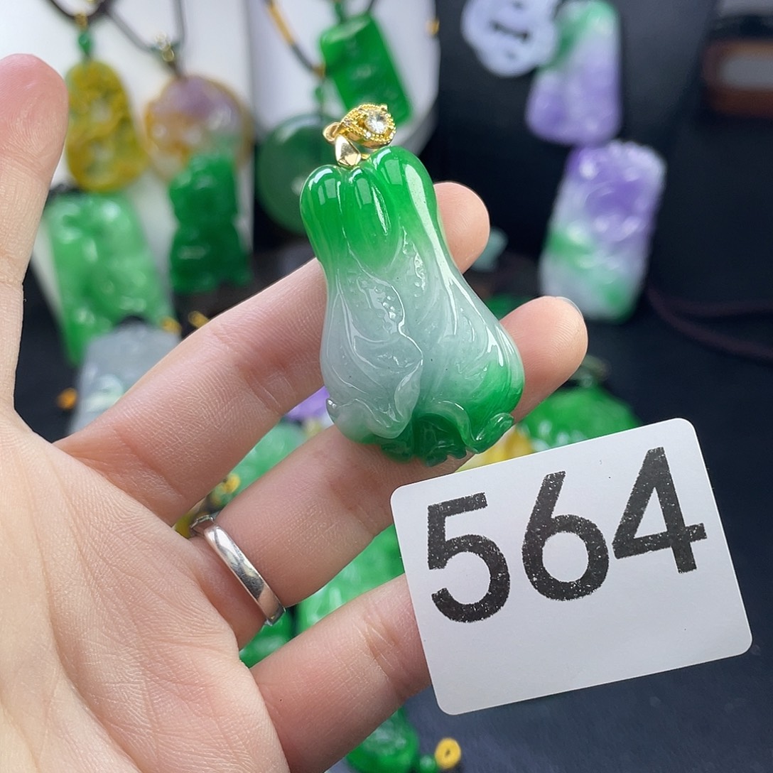 翡翠未镶嵌吊坠(赠链)