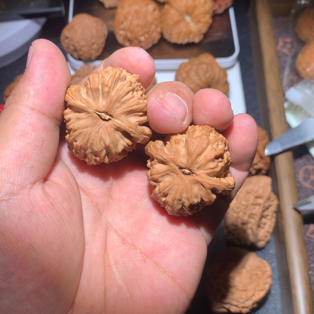 文玩核桃把件38尺寸三角白一对