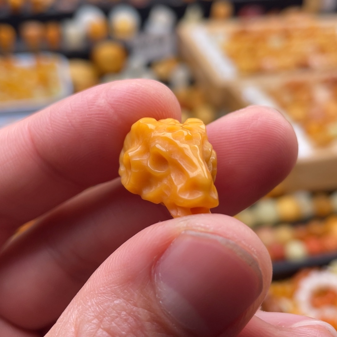 石英质玉（缅黄）颈饰未镶嵌世****平