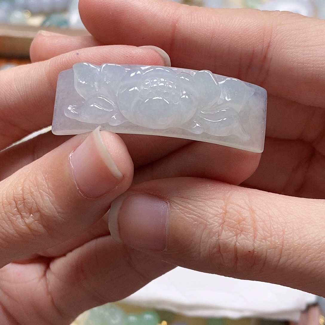 翡翠颈饰未镶嵌闪