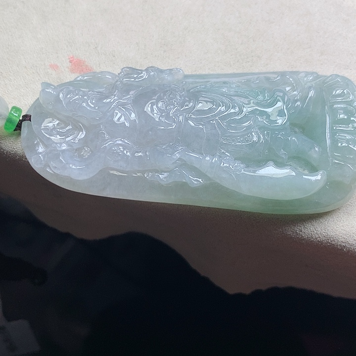 翡翠手镯未镶嵌吊坠