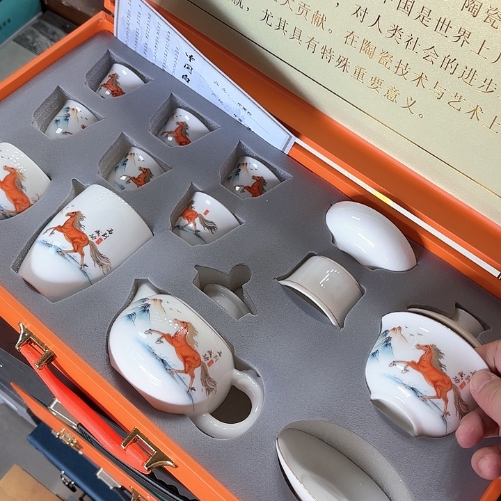 孤品茶具套装等等。           