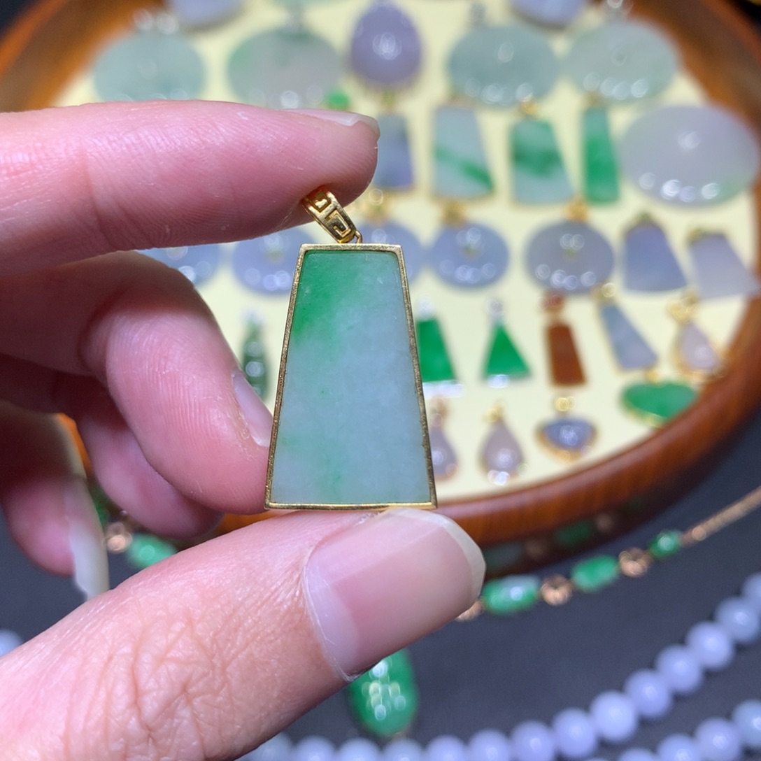 翡翠吊坠(不含链)18K金镶嵌
