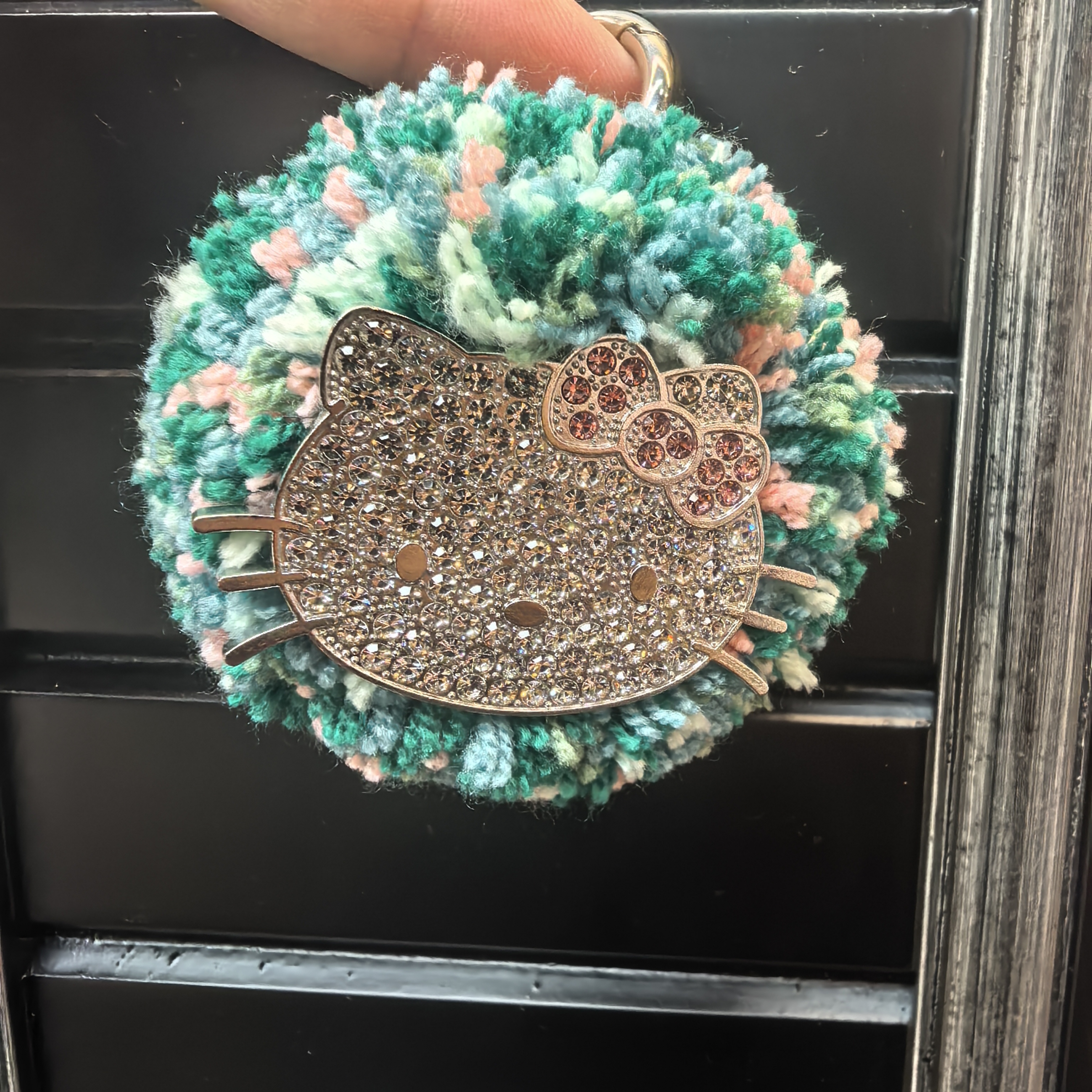 A956绿色毛球爱心闪闪KT猫咪包挂件