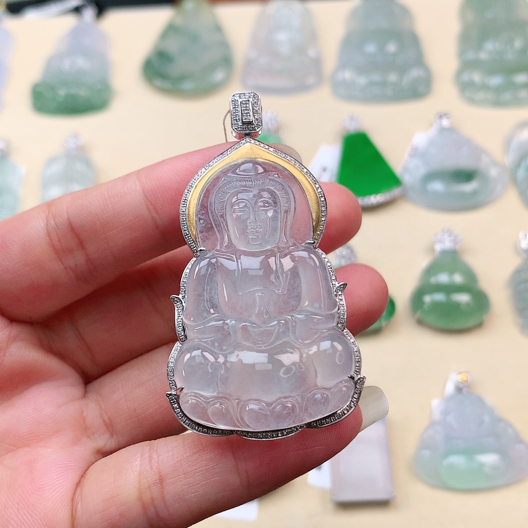 翡翠18K金镶嵌颈饰观音