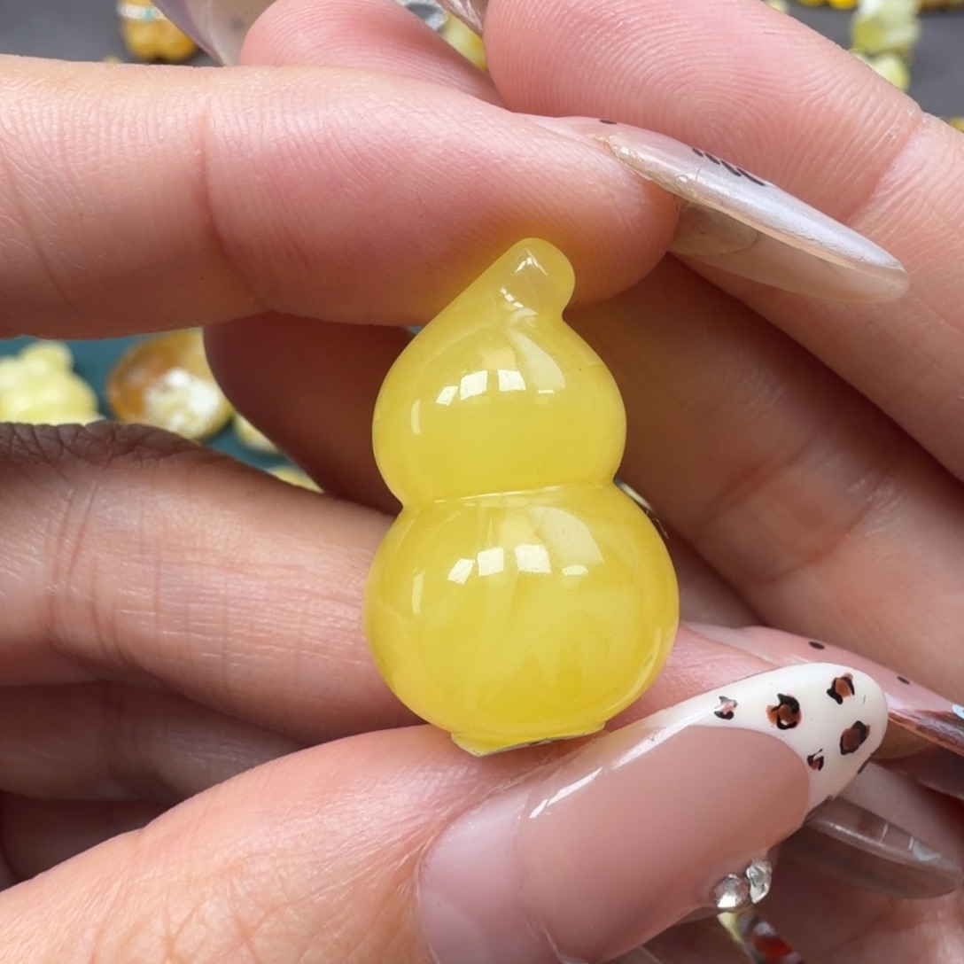 瑞***行琥珀未镶嵌裸石蜜蜡