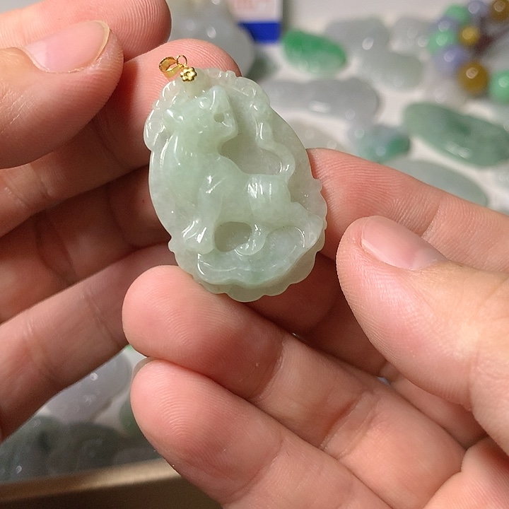 翡翠颈饰18K金镶嵌翡翠