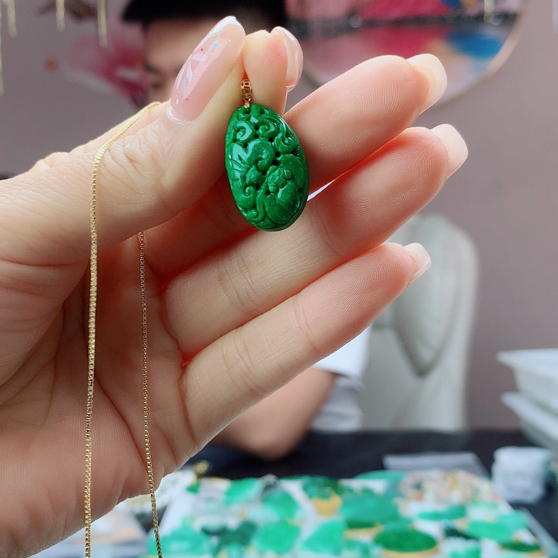 翡翠18K金镶嵌吊坠(赠链)