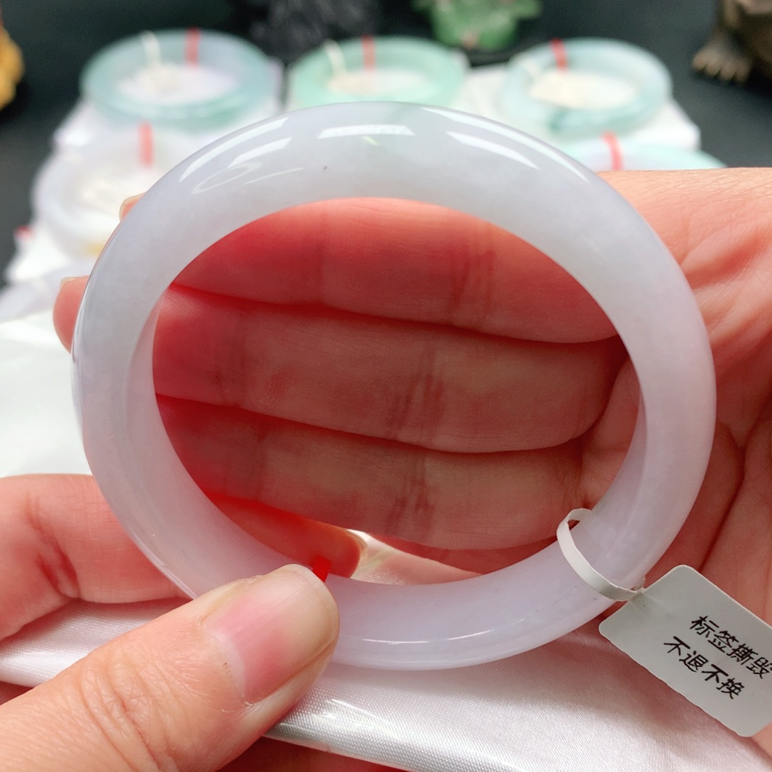 翡翠手镯未镶嵌57+飘绿 淡粉紫