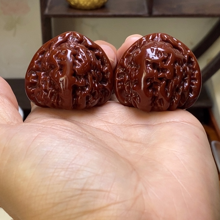 刘***鹅把件文玩核桃仿百年三角