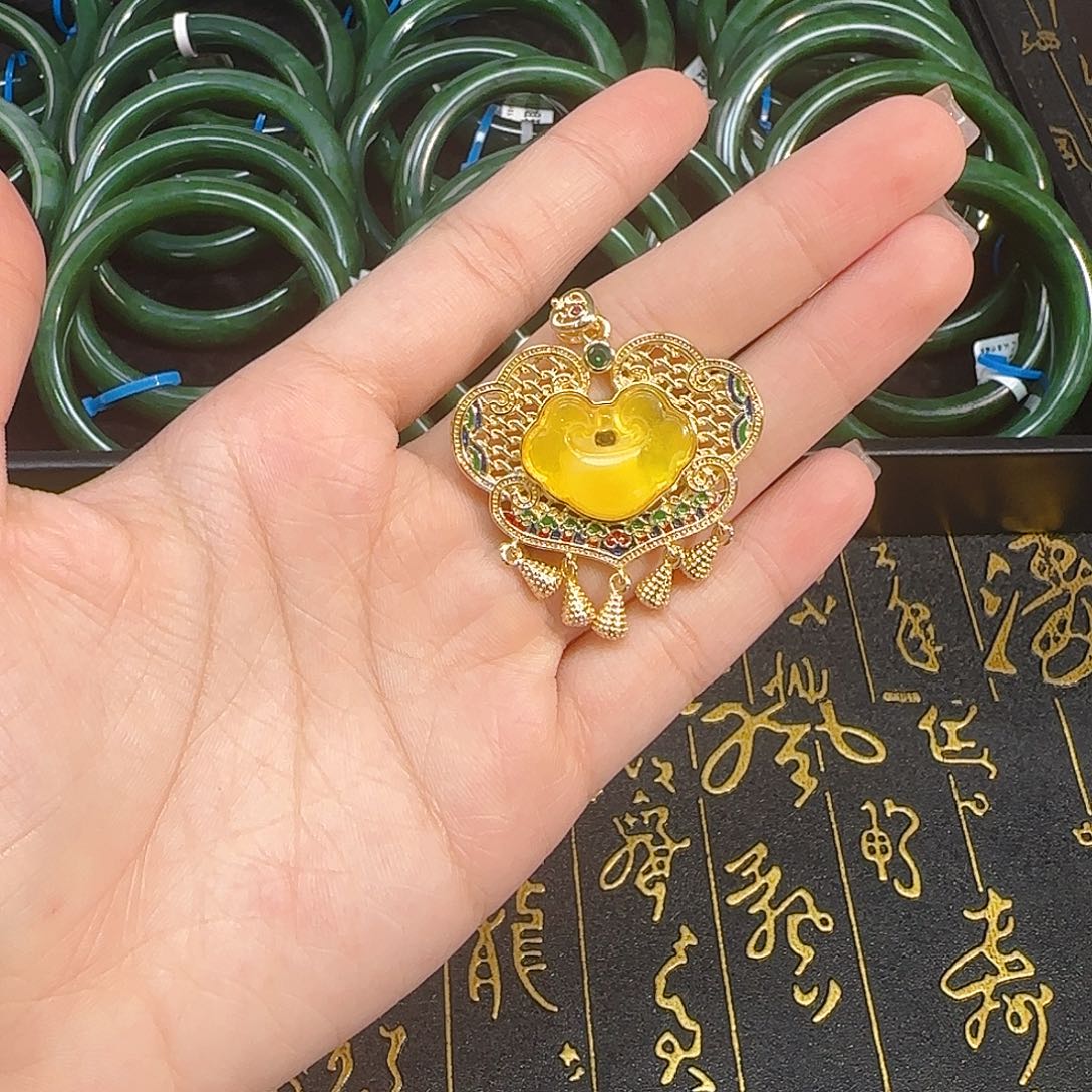 琥珀未镶嵌颈饰蜜蜡同心锁