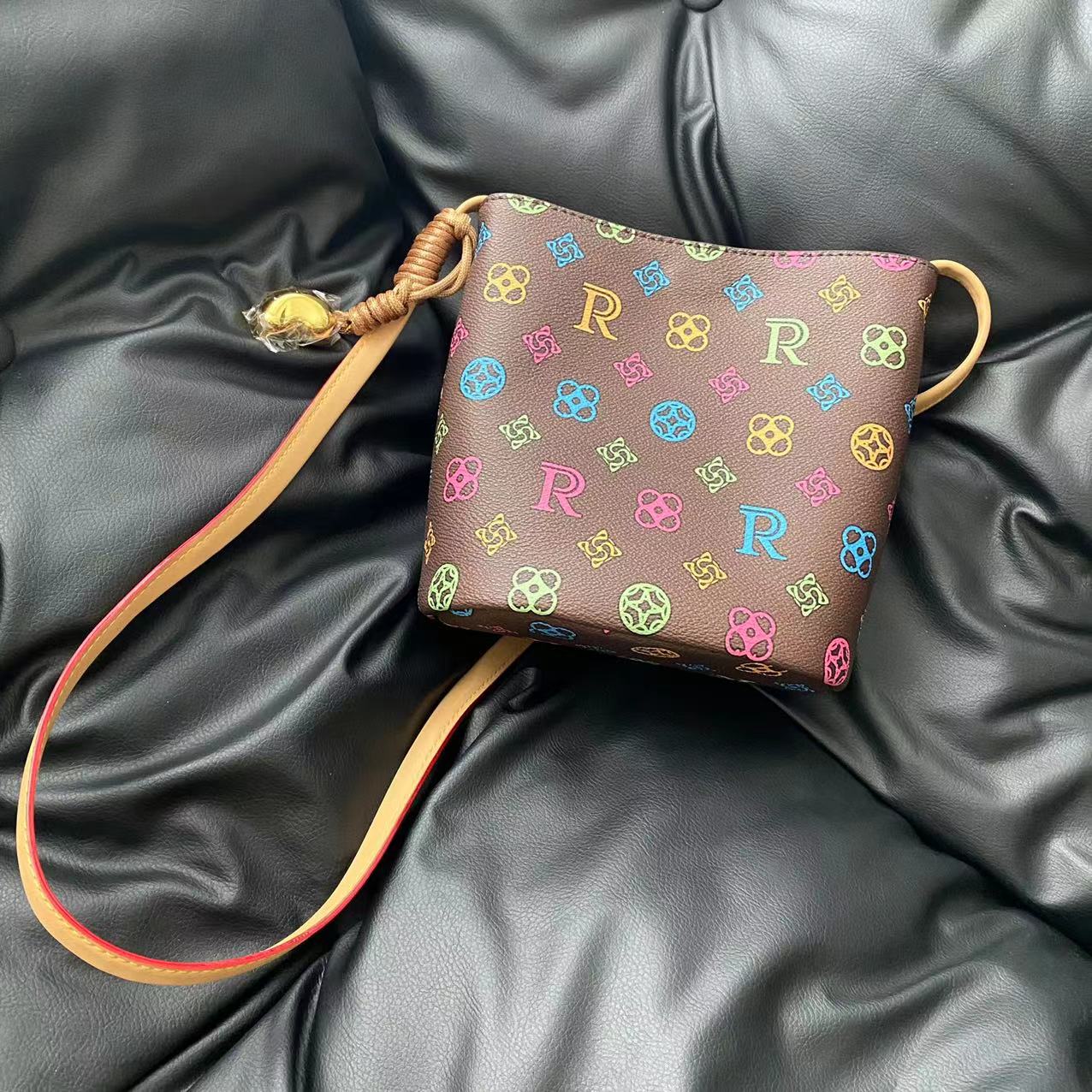 2025秋季新款小金球水桶气质百搭经典单肩斜挎包