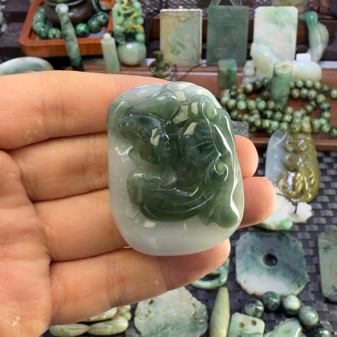 翡翠未镶嵌颈饰翡翠颈饰未镶嵌