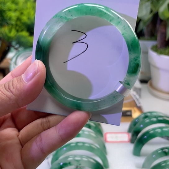 石英质玉手镯未镶嵌