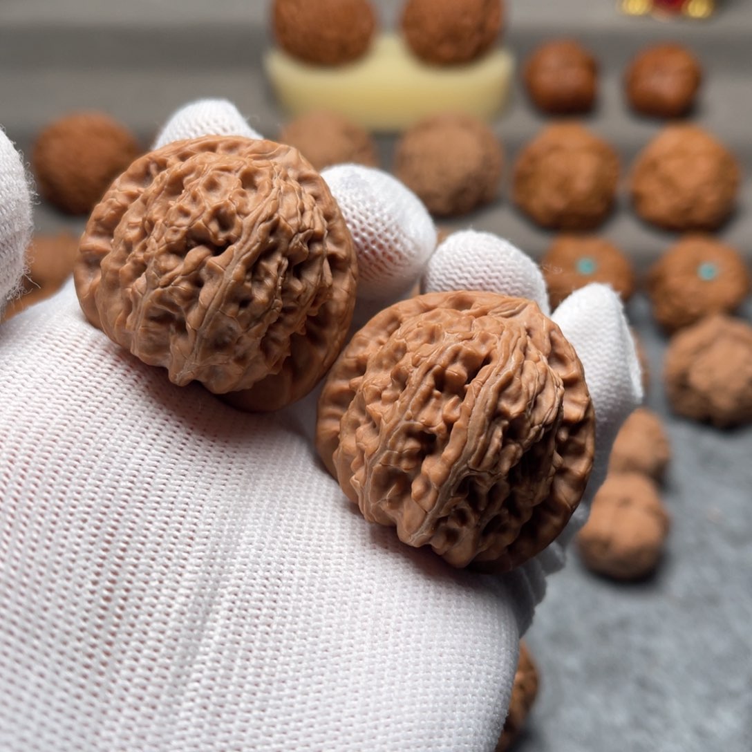 文玩核桃把件雨***。37.5三角白