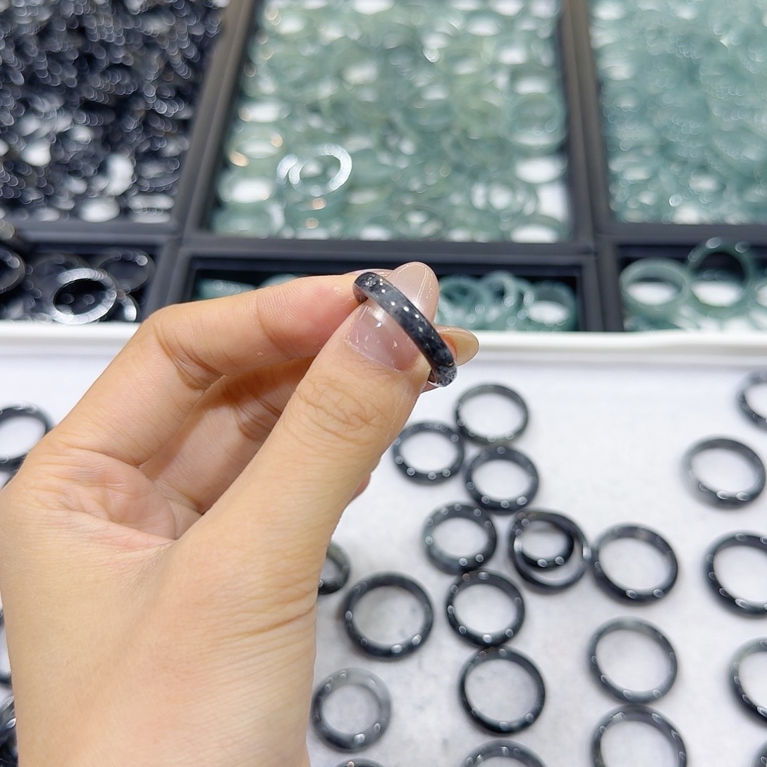 y***u未镶嵌水晶手串市场代购无折扣无鉴赏不退换 拍下默认同意