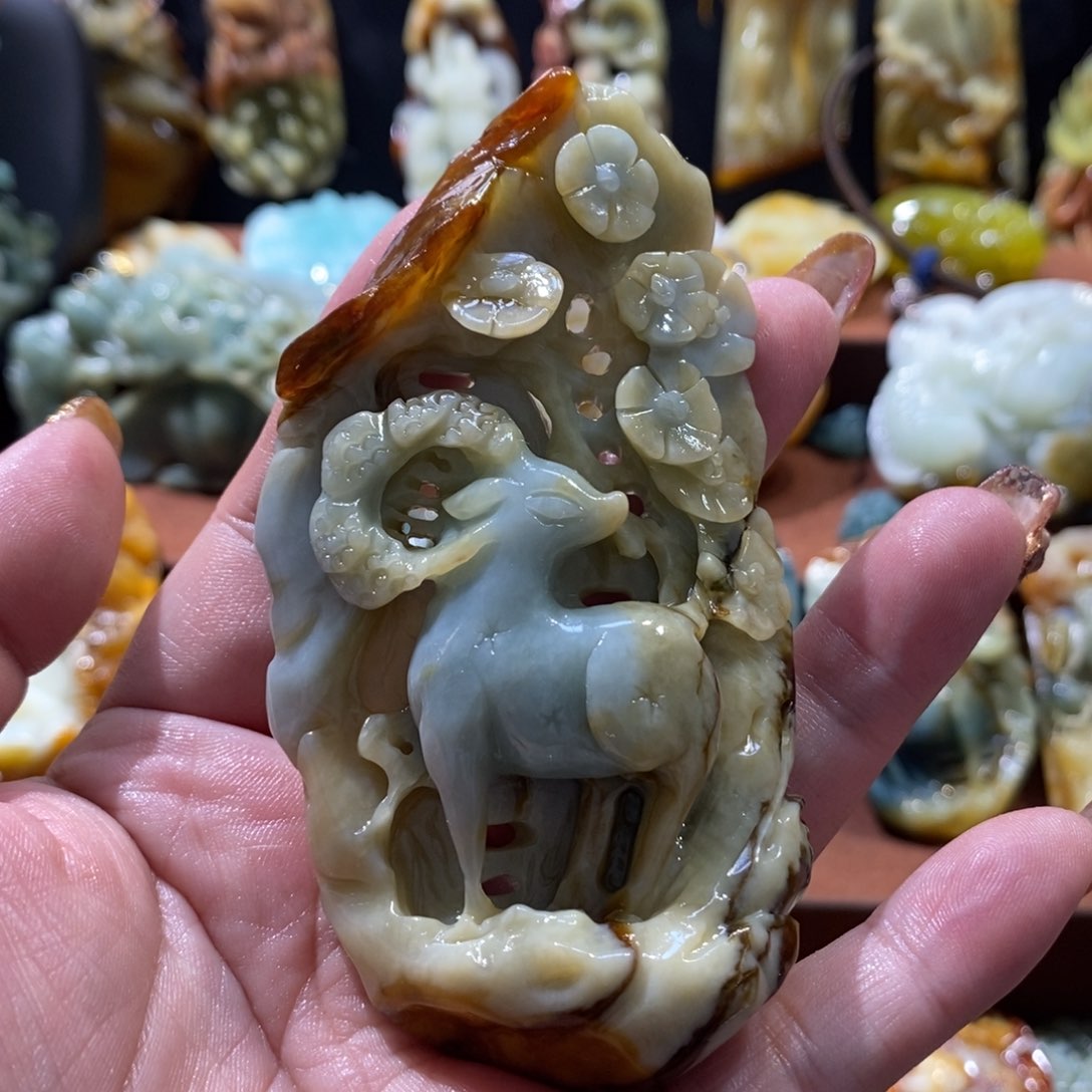 蛇纹石玉颈饰未镶嵌