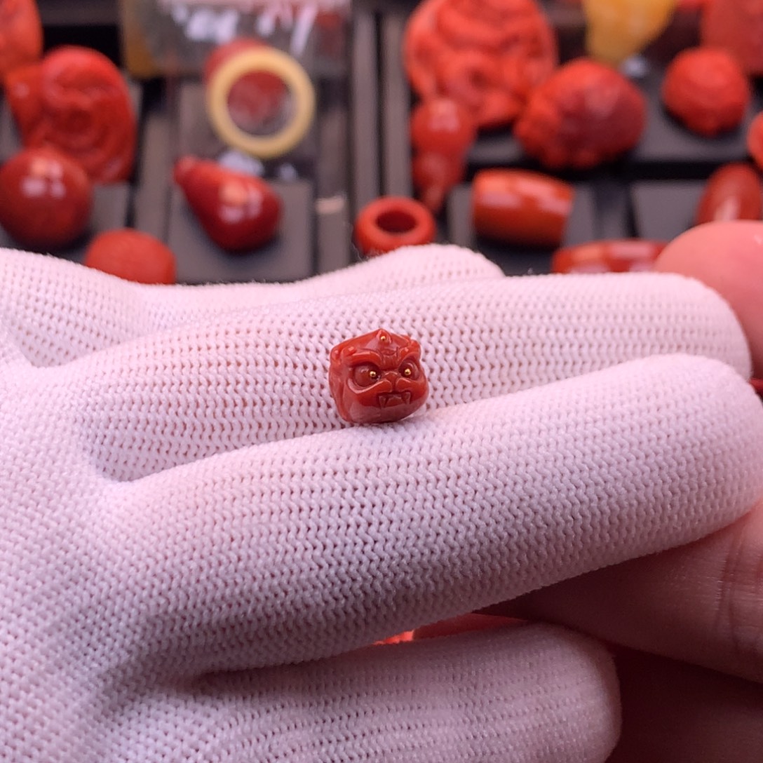 南红玛瑙未镶嵌精工雕刻满色满肉醒狮头配珠9mm