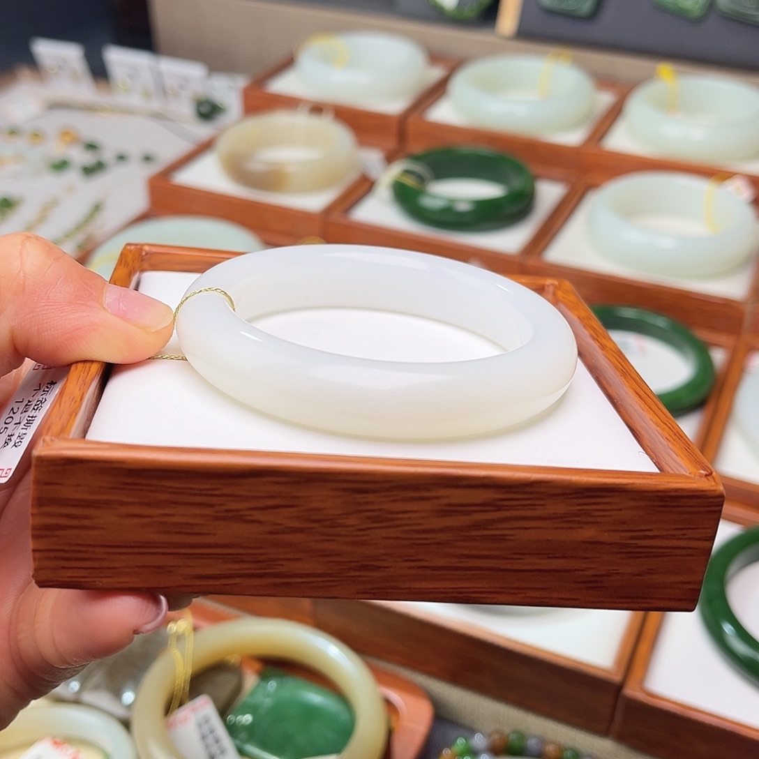 和田玉未镶嵌手镯52.8