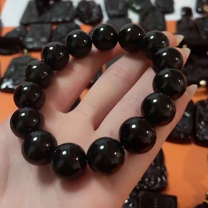 翡翠颈饰未镶嵌彩*南