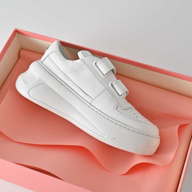 少女风 圆头魔术贴厚底增高休闲鞋板鞋女鞋小白鞋