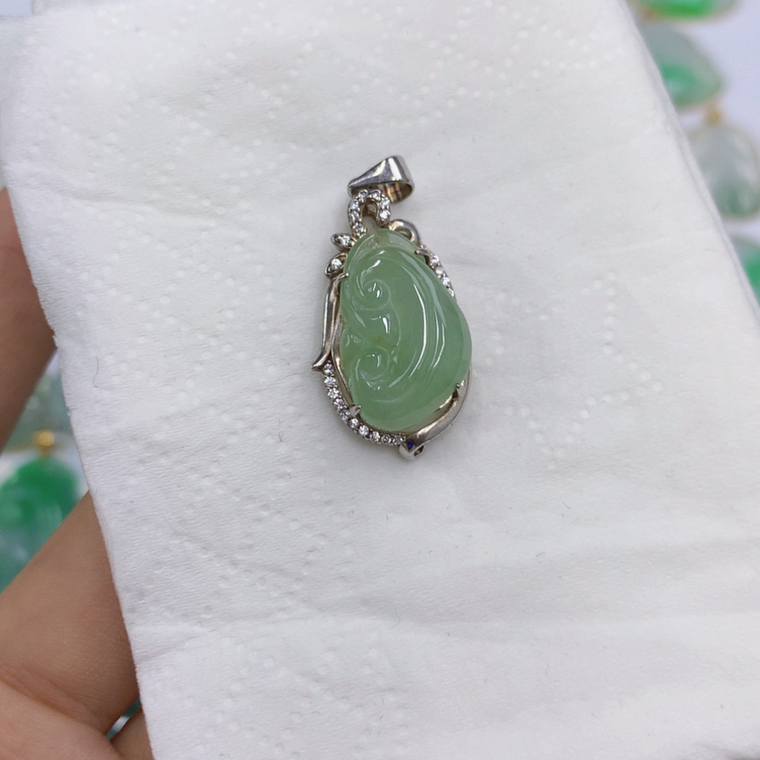 翡翠未镶嵌颈饰翡翠