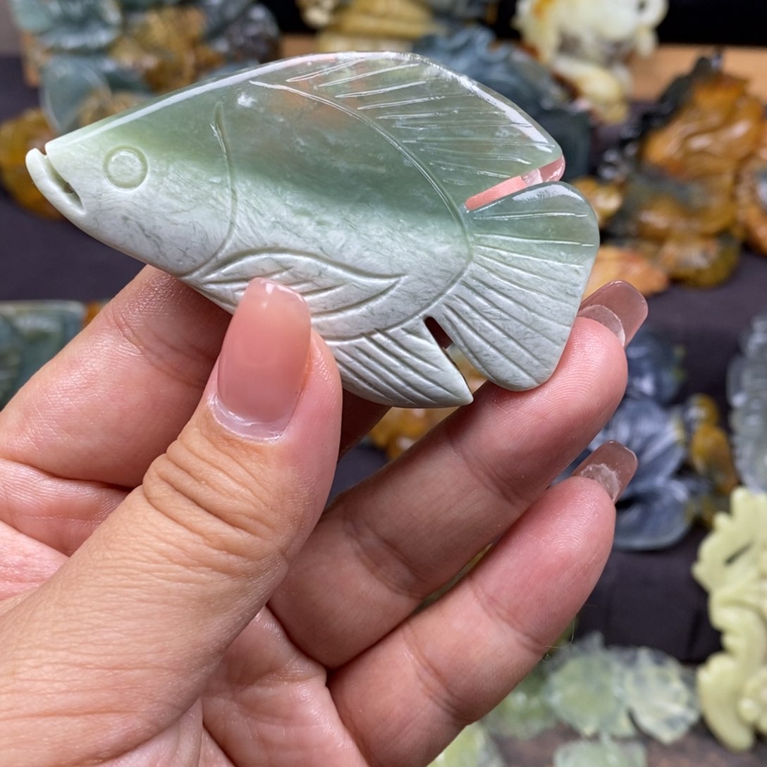 蛇纹石玉颈饰未镶嵌