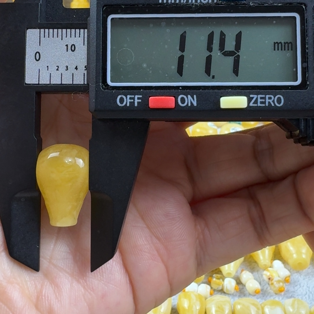 蜜蜡未镶嵌裸石22杂